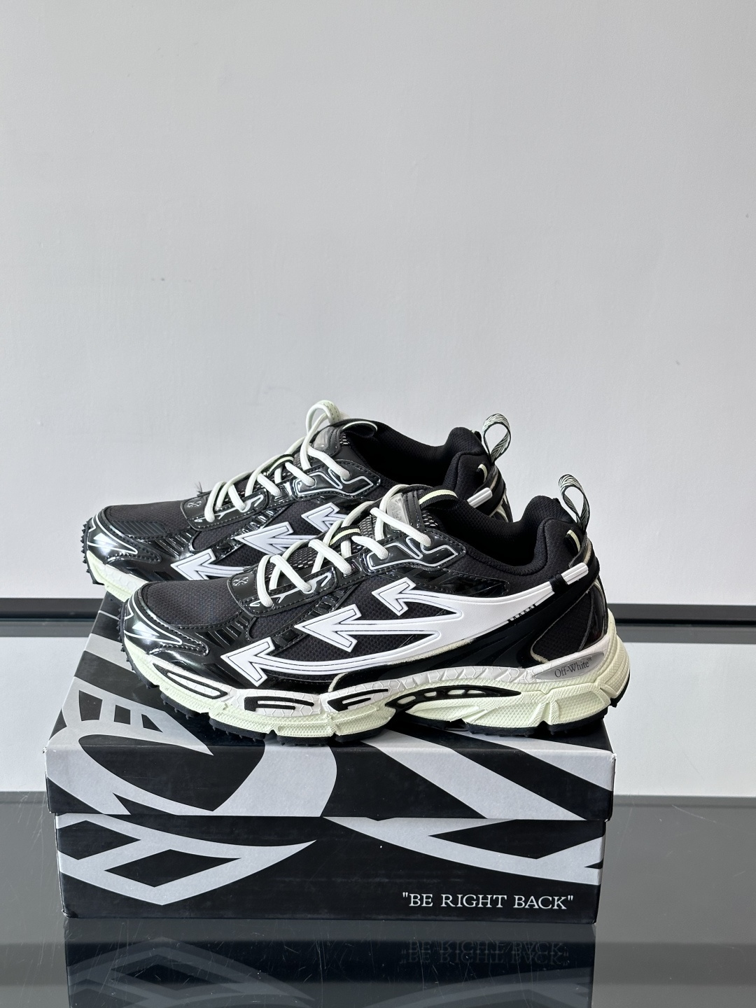 OFF-WHITE Be Right Back 情侣款👫圆头系带 箭头图案 低帮 生活休闲鞋 绿色。一款