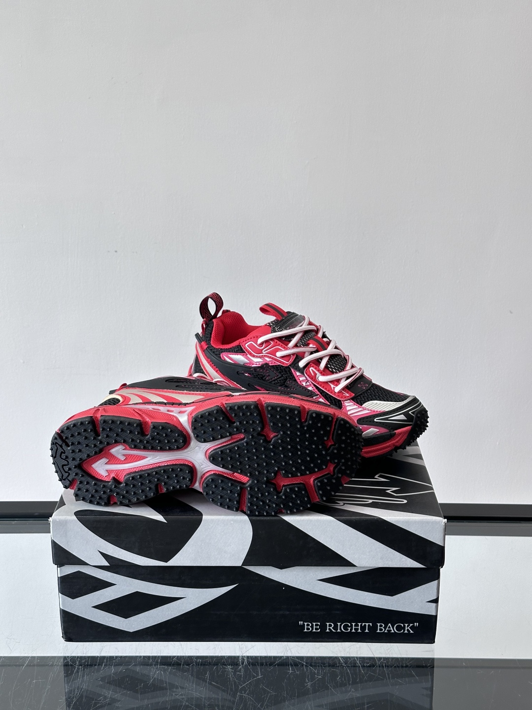 OFF-WHITE Be Right Back 情侣款👫圆头系带 箭头图案 低帮 生活休闲鞋 绿色。一款