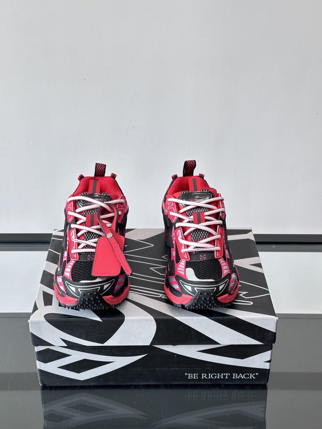 OFF-WHITE Be Right Back 情侣款👫圆头系带 箭头图案 低帮 生活休闲鞋 绿色。一款