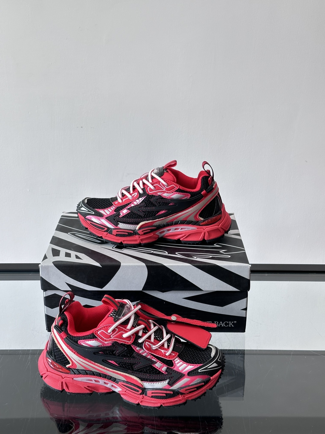 OFF-WHITE Be Right Back 情侣款👫圆头系带 箭头图案 低帮 生活休闲鞋 绿色。一款