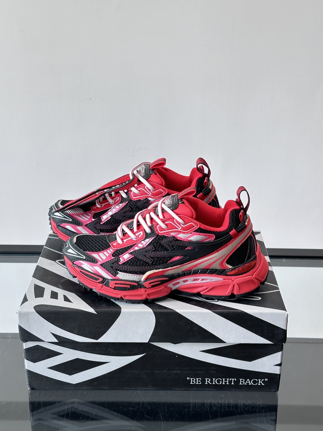 OFF-WHITE Be Right Back 情侣款👫圆头系带 箭头图案 低帮 生活休闲鞋 绿色。一款