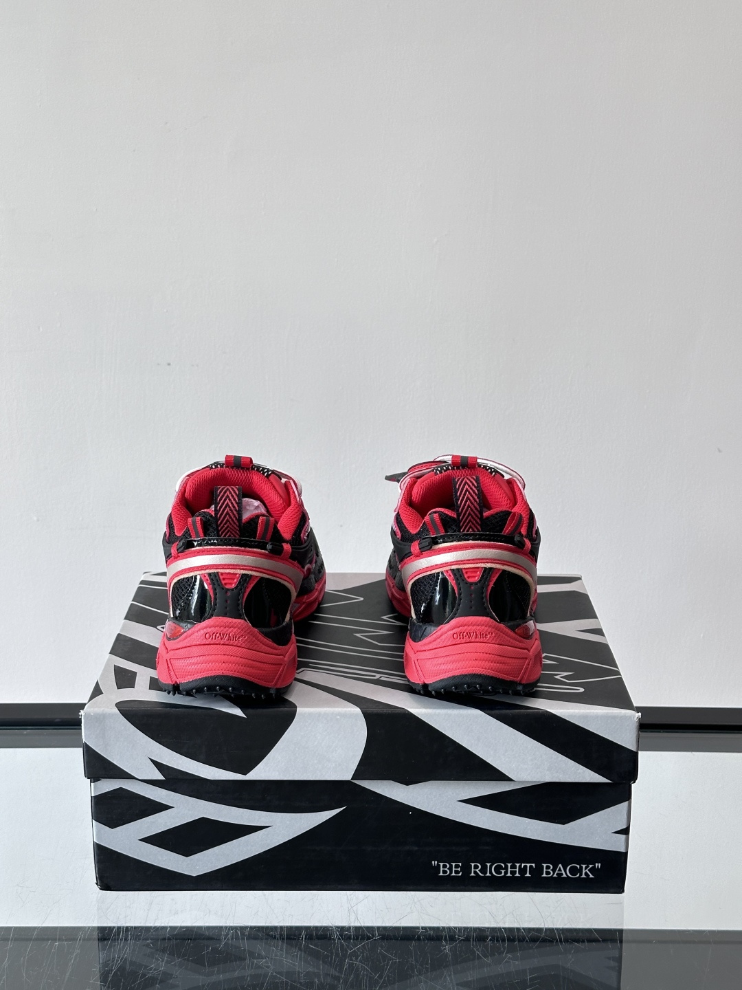 OFF-WHITE Be Right Back 情侣款👫圆头系带 箭头图案 低帮 生活休闲鞋 绿色。一款