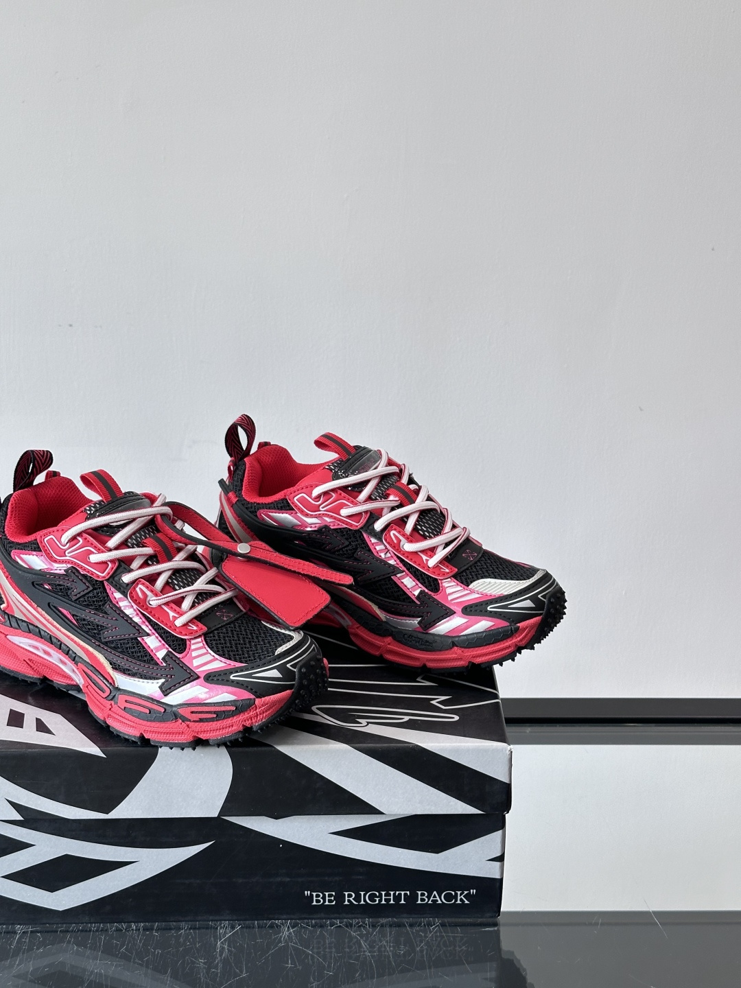 OFF-WHITE Be Right Back 情侣款👫圆头系带 箭头图案 低帮 生活休闲鞋 绿色。一款