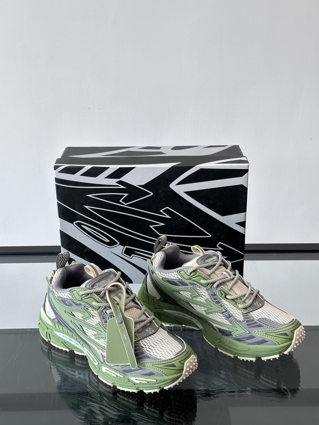 OFF-WHITE Be Right Back 情侣款👫圆头系带 箭头图案 低帮 生活休闲鞋 绿色。一款