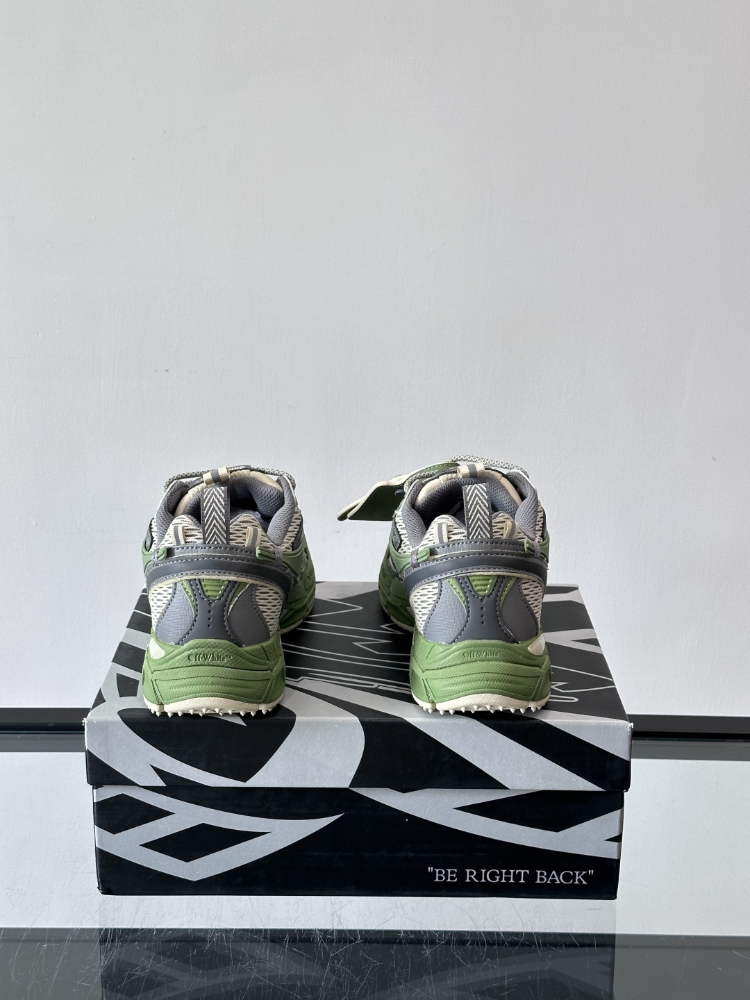 OFF-WHITE Be Right Back 情侣款👫圆头系带 箭头图案 低帮 生活休闲鞋 绿色。一款