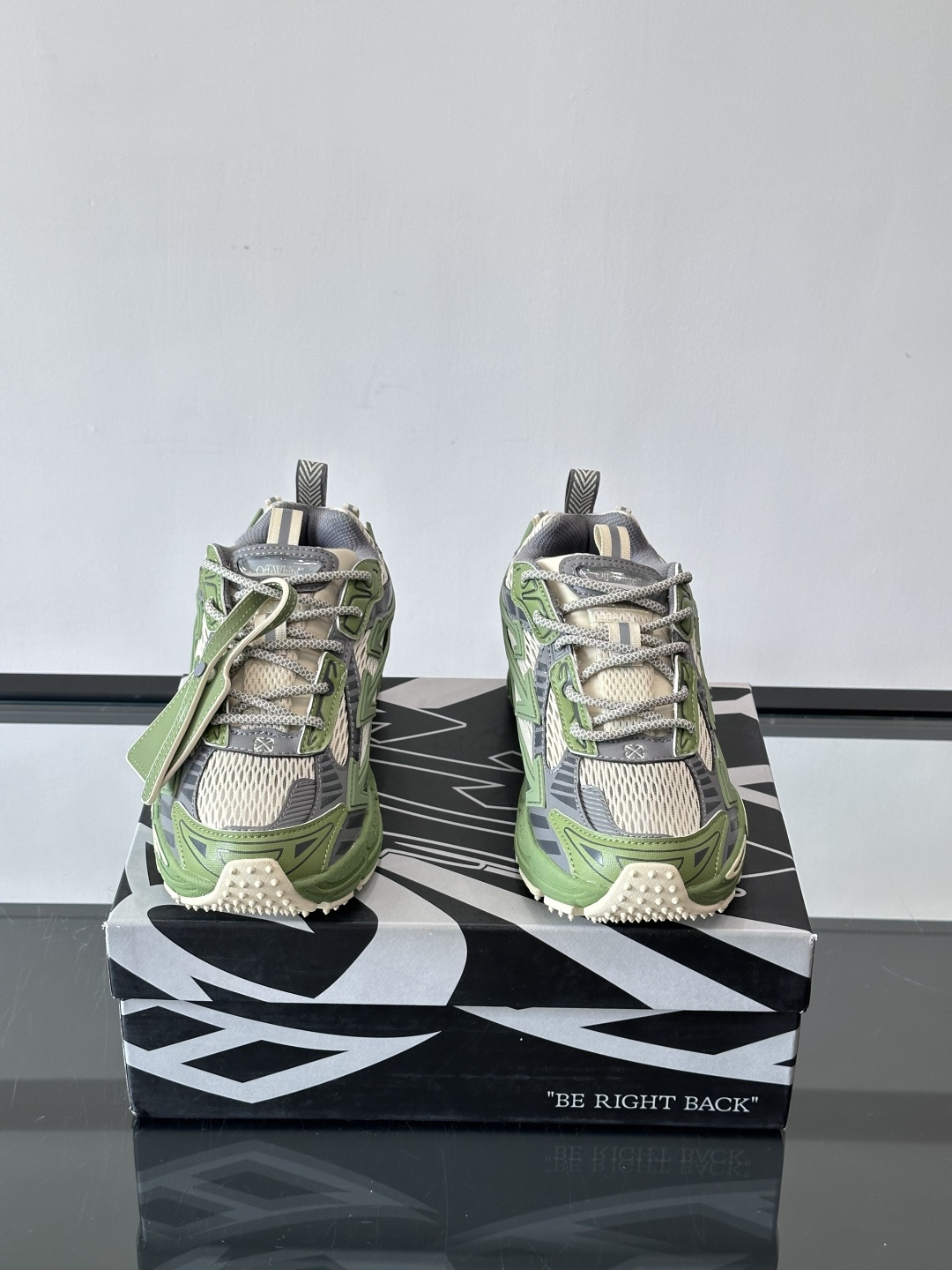 OFF-WHITE Be Right Back 情侣款👫圆头系带 箭头图案 低帮 生活休闲鞋 绿色。一款