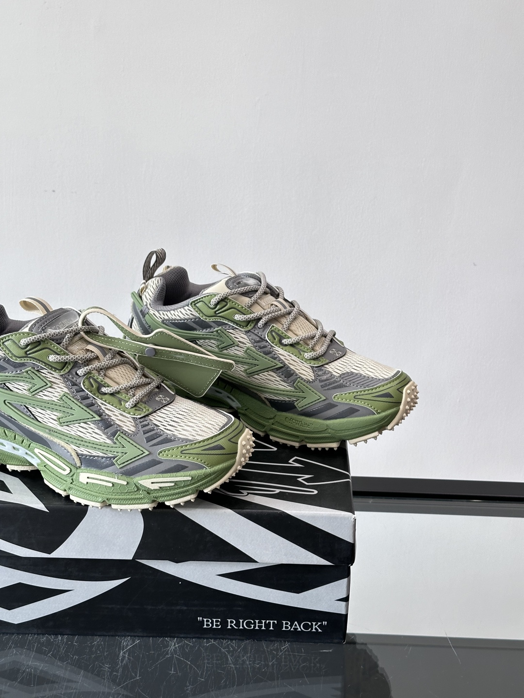 OFF-WHITE Be Right Back 情侣款👫圆头系带 箭头图案 低帮 生活休闲鞋 绿色。一款