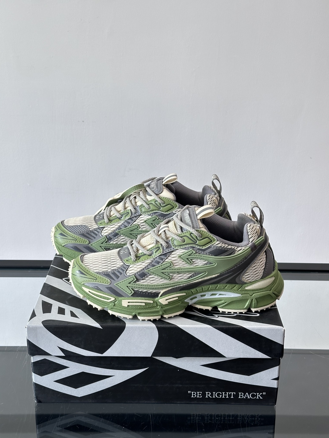 OFF-WHITE Be Right Back 情侣款👫圆头系带 箭头图案 低帮 生活休闲鞋 绿色。一款