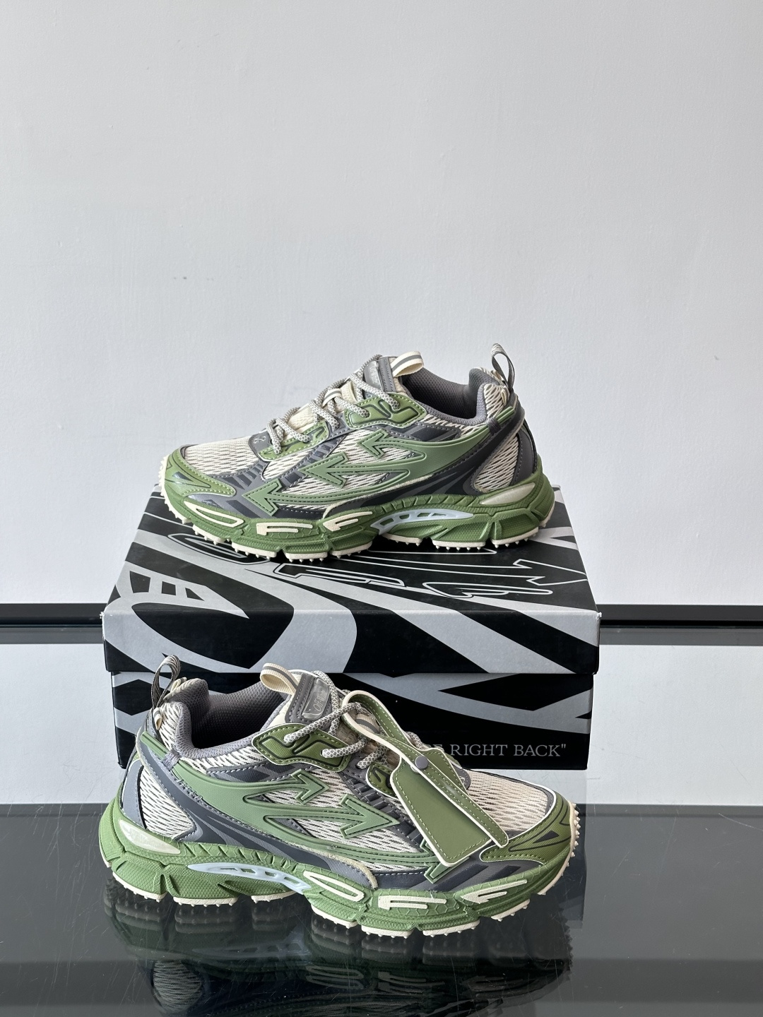 OFF-WHITE Be Right Back 情侣款👫圆头系带 箭头图案 低帮 生活休闲鞋 绿色。一款