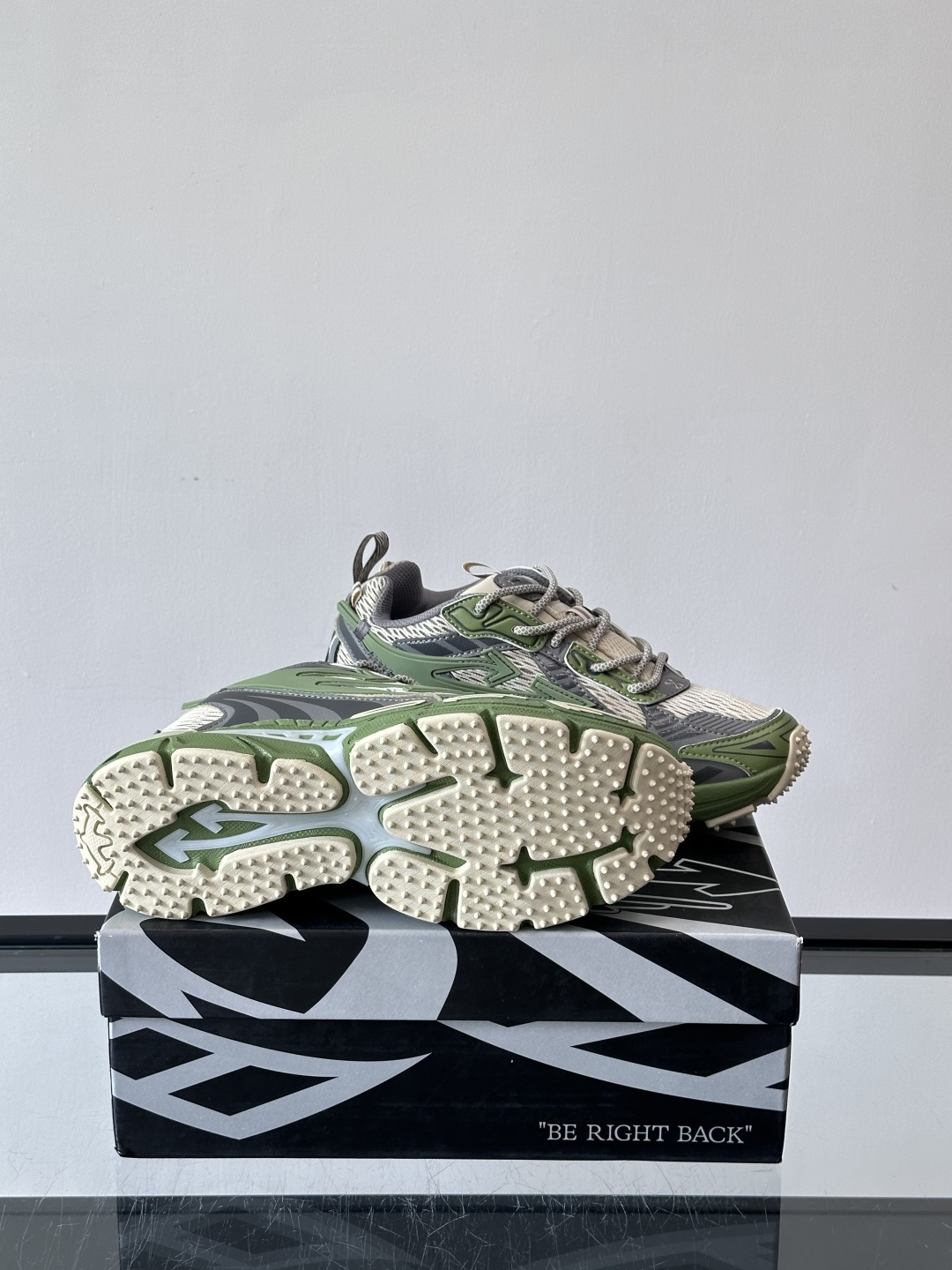 OFF-WHITE Be Right Back 情侣款👫圆头系带 箭头图案 低帮 生活休闲鞋 绿色。一款