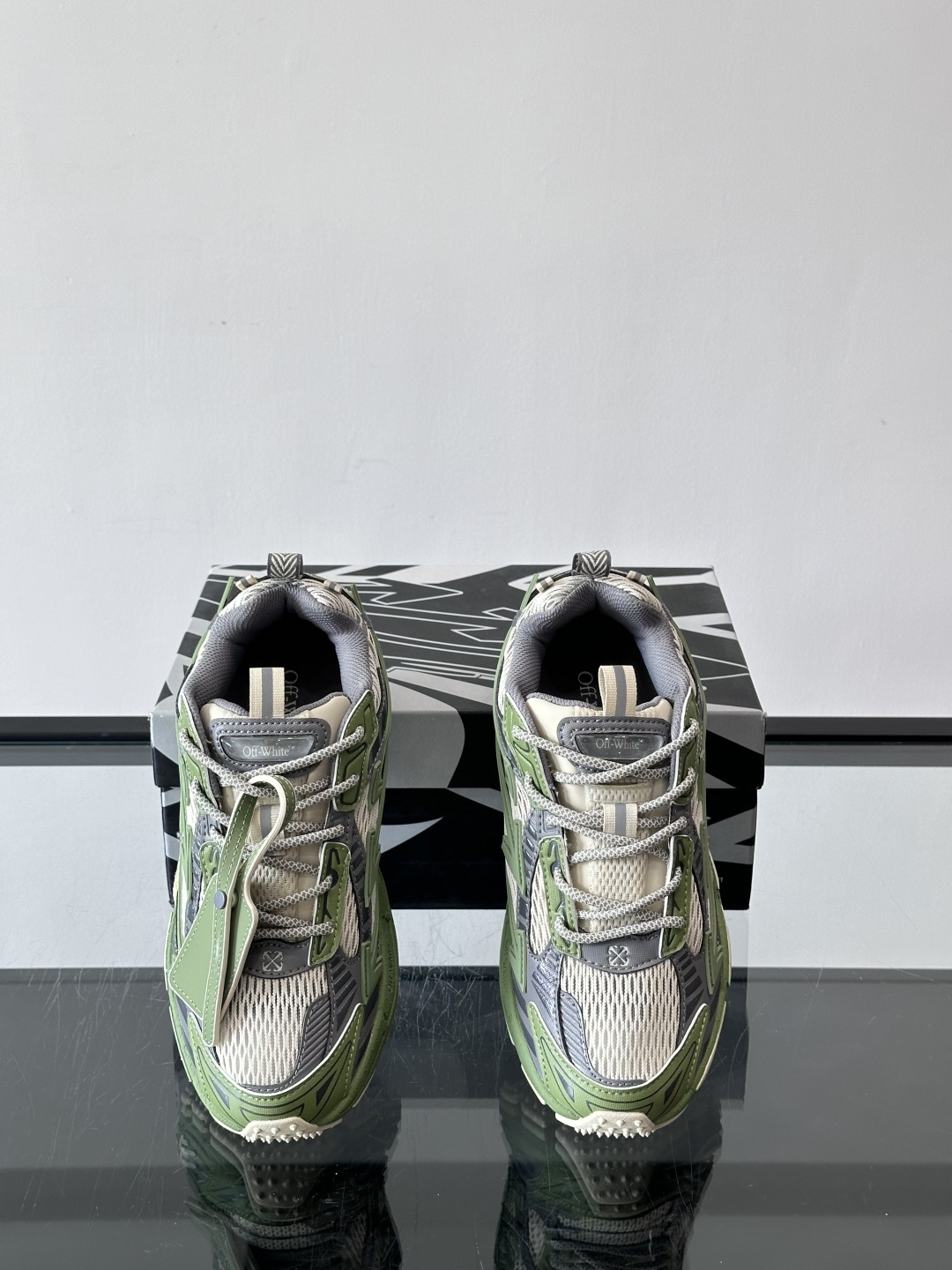 OFF-WHITE Be Right Back 情侣款👫圆头系带 箭头图案 低帮 生活休闲鞋 绿色。一款