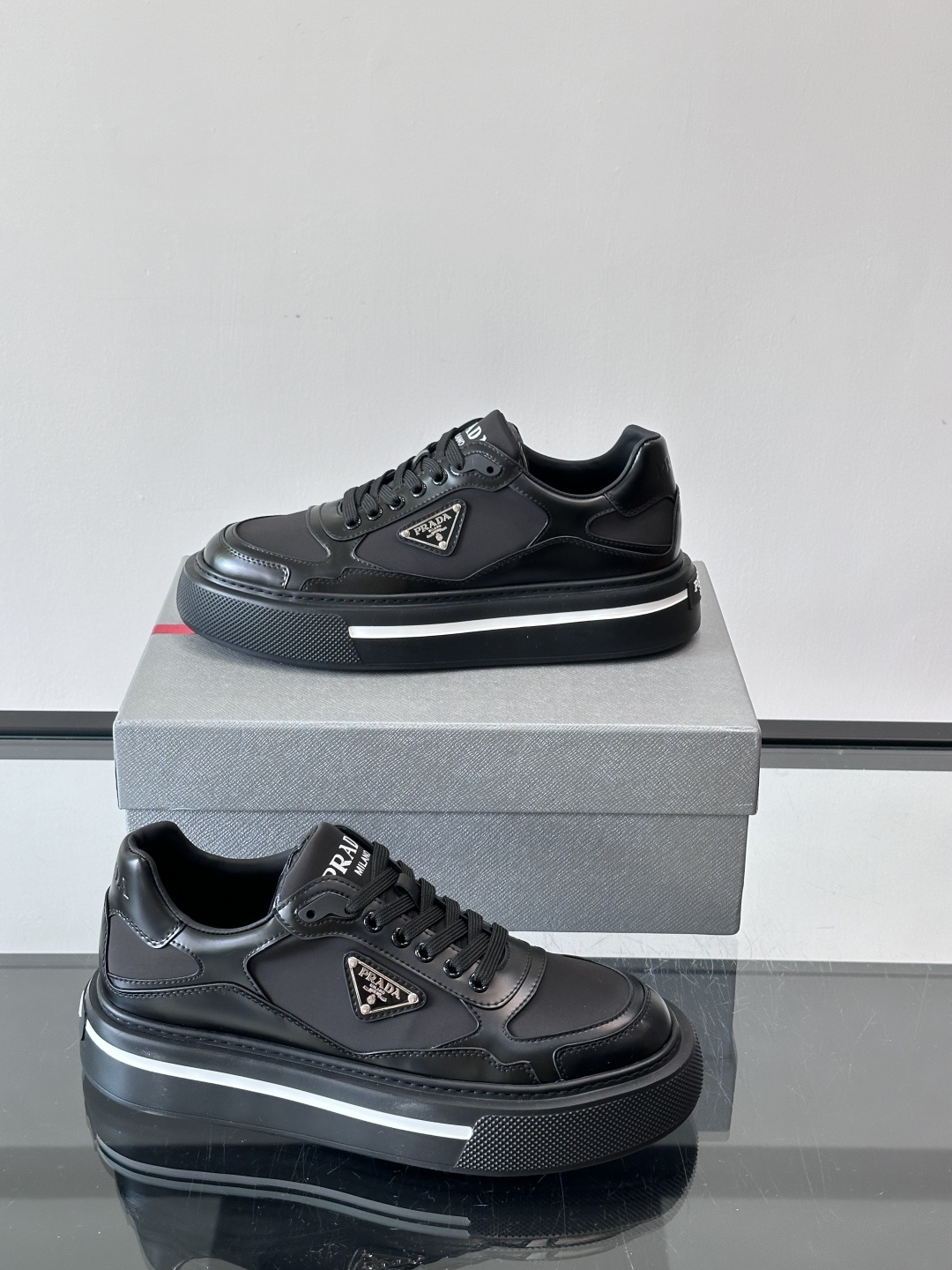 ◾️▫️P 家高品质原单精品男士运动鞋👟，运动鞋融优雅的创意设计以及Pra*系列典型的材质于一身。彰显品