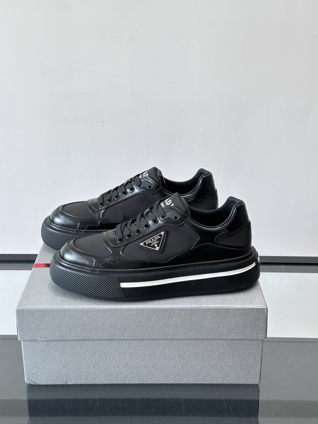 ◾️▫️P 家高品质原单精品男士运动鞋👟，运动鞋融优雅的创意设计以及Pra*系列典型的材质于一身。彰显品