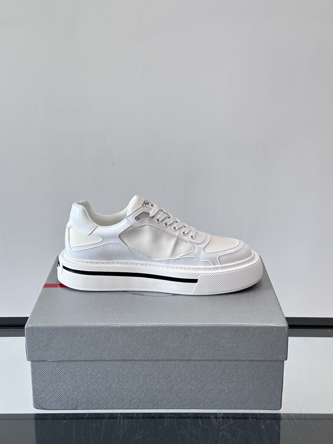 ◾️▫️P 家高品质原单精品男士运动鞋👟，运动鞋融优雅的创意设计以及Pra*系列典型的材质于一身。彰显品