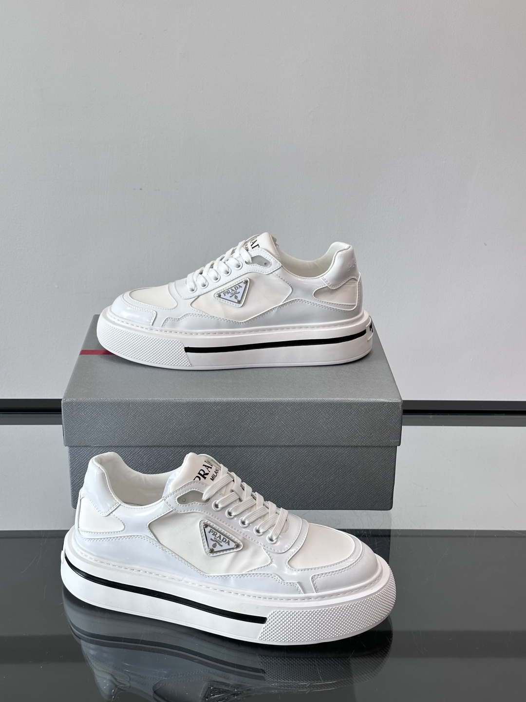 ◾️▫️P 家高品质原单精品男士运动鞋👟，运动鞋融优雅的创意设计以及Pra*系列典型的材质于一身。彰显品