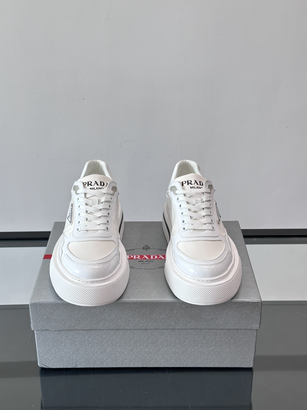 ◾️▫️P 家高品质原单精品男士运动鞋👟，运动鞋融优雅的创意设计以及Pra*系列典型的材质于一身。彰显品