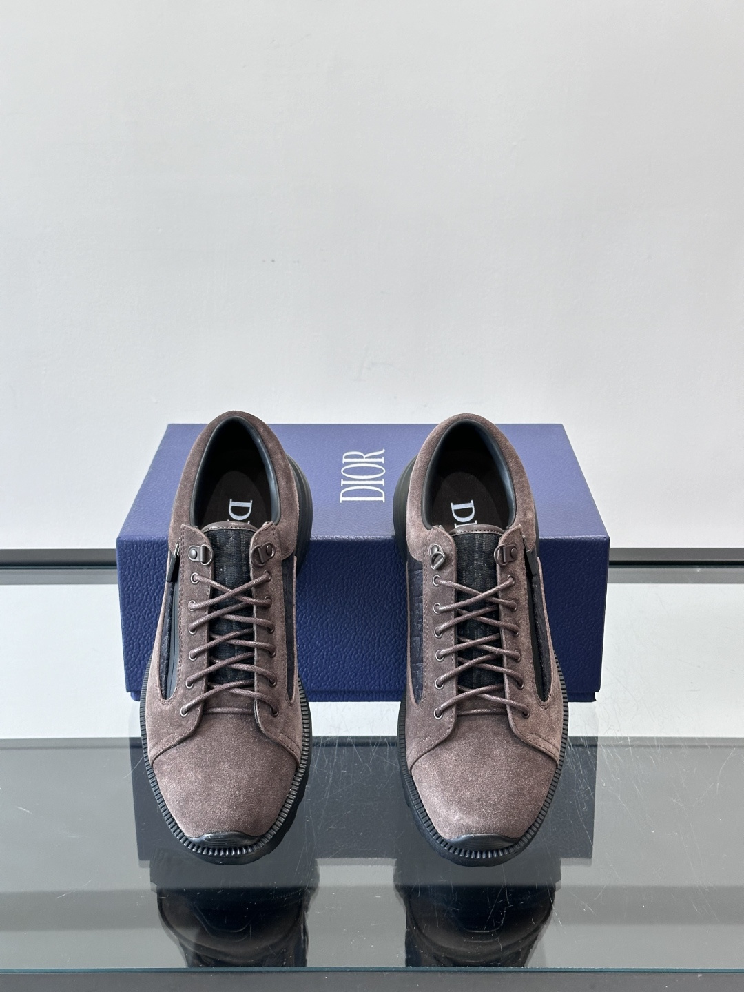 Dior Combat德比鞋迪奥Combat德比鞋，黑色小牛皮+Dior Oblique刺绣，辨识度超高