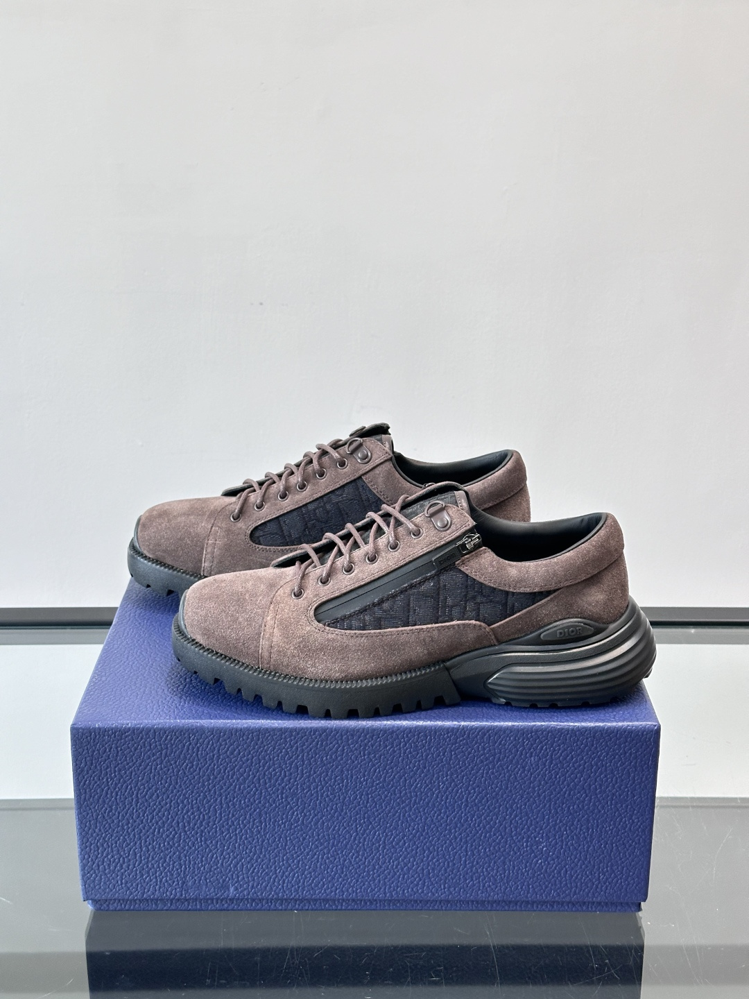 Dior Combat德比鞋迪奥Combat德比鞋，黑色小牛皮+Dior Oblique刺绣，辨识度超高