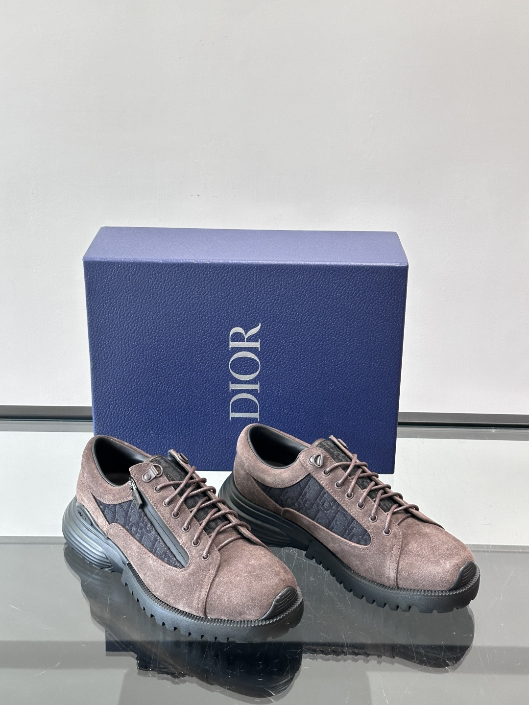 Dior Combat德比鞋迪奥Combat德比鞋，黑色小牛皮+Dior Oblique刺绣，辨识度超高