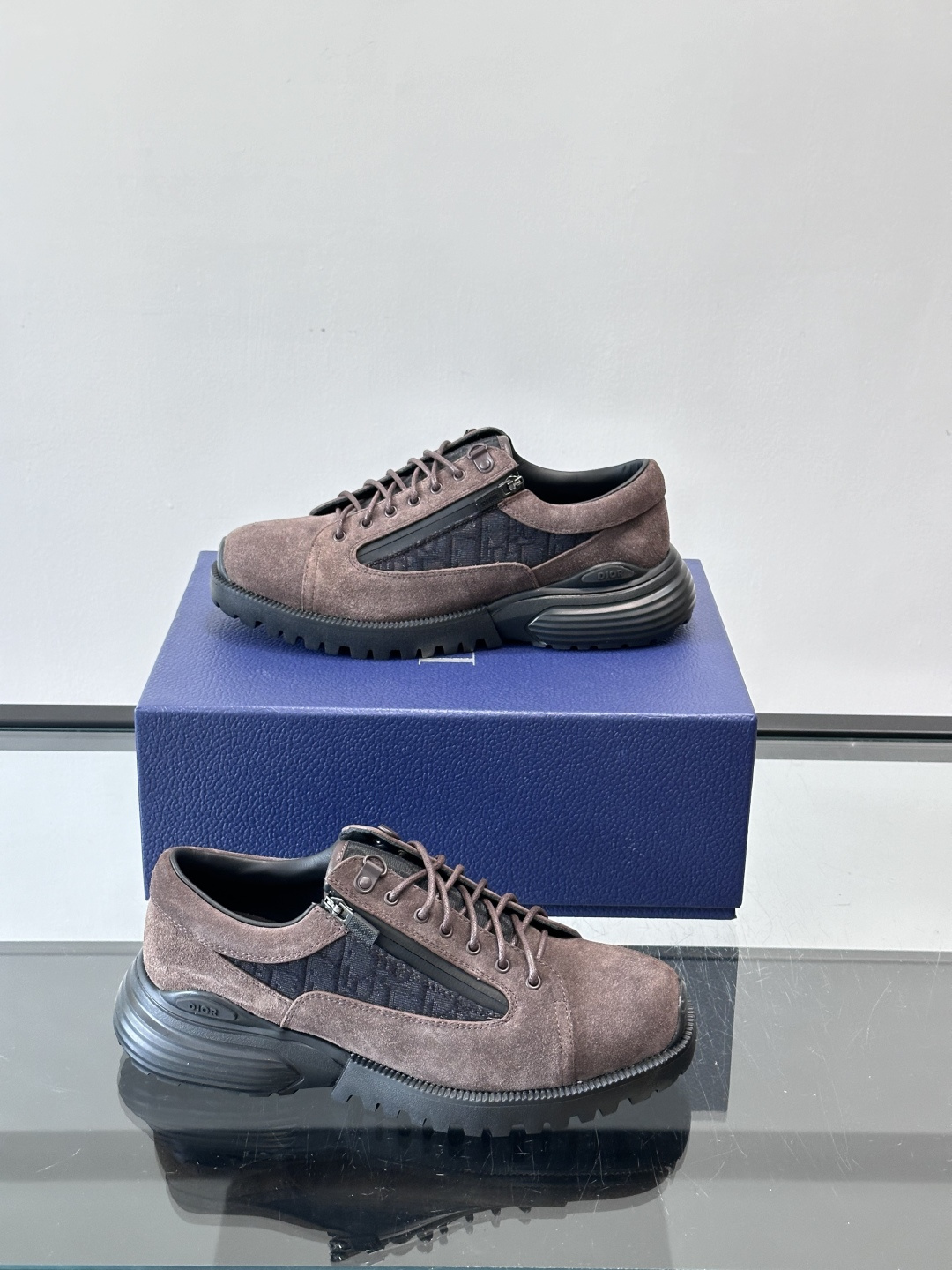 Dior Combat德比鞋迪奥Combat德比鞋，黑色小牛皮+Dior Oblique刺绣，辨识度超高