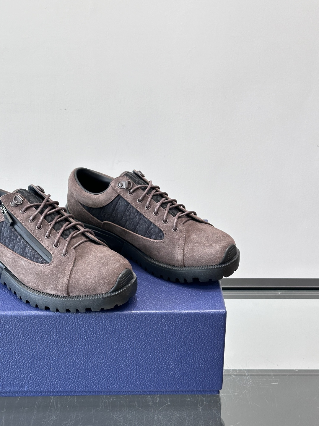 Dior Combat德比鞋迪奥Combat德比鞋，黑色小牛皮+Dior Oblique刺绣，辨识度超高