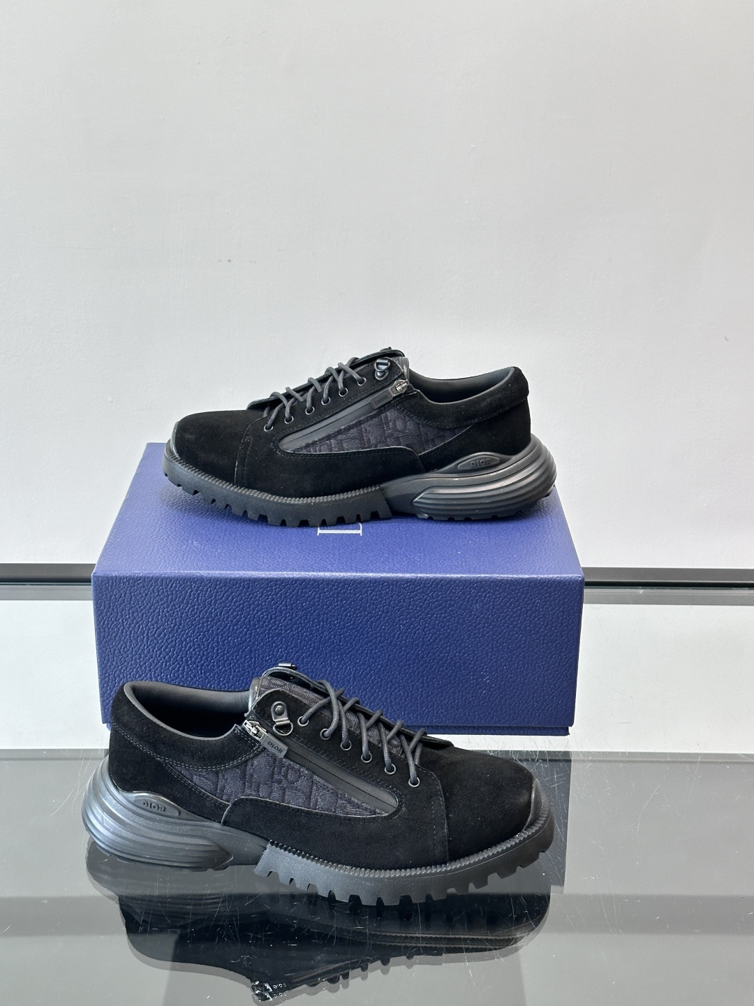 Dior Combat德比鞋迪奥Combat德比鞋，黑色小牛皮+Dior Oblique刺绣，辨识度超高