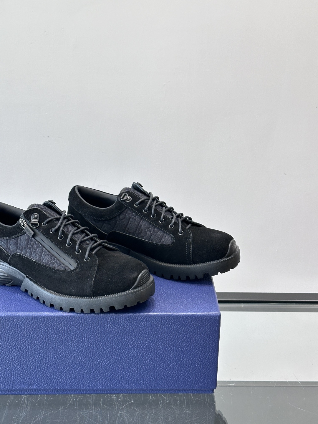 Dior Combat德比鞋迪奥Combat德比鞋，黑色小牛皮+Dior Oblique刺绣，辨识度超高