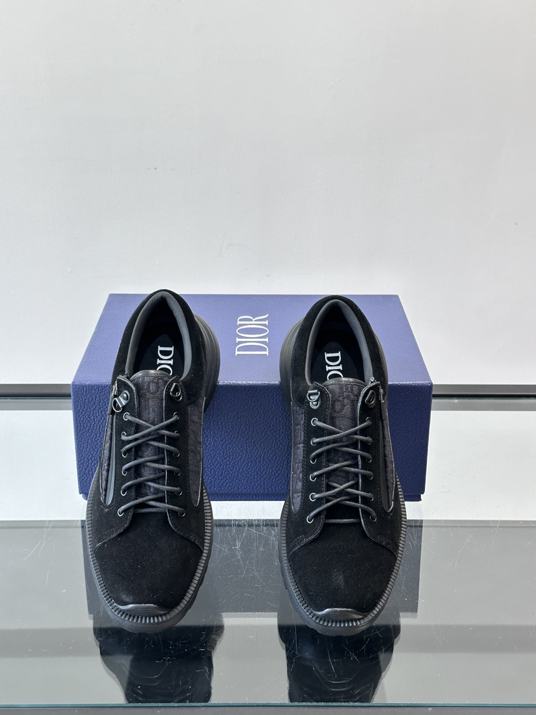 Dior Combat德比鞋迪奥Combat德比鞋，黑色小牛皮+Dior Oblique刺绣，辨识度超高