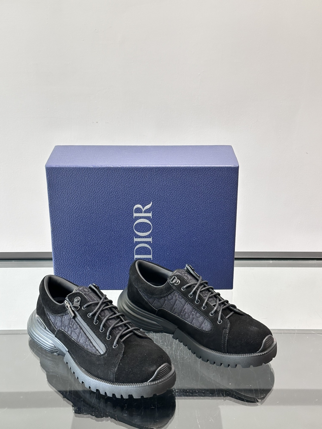 Dior Combat德比鞋迪奥Combat德比鞋，黑色小牛皮+Dior Oblique刺绣，辨识度超高