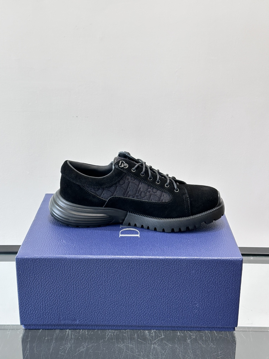 Dior Combat德比鞋迪奥Combat德比鞋，黑色小牛皮+Dior Oblique刺绣，辨识度超高