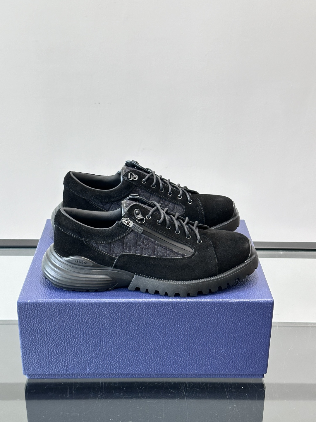 Dior Combat德比鞋迪奥Combat德比鞋，黑色小牛皮+Dior Oblique刺绣，辨识度超高