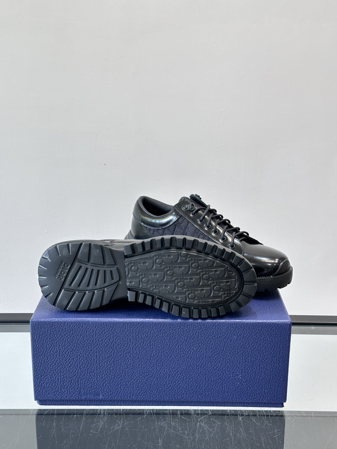 Dior Combat德比鞋迪奥Combat德比鞋，黑色小牛皮+Dior Oblique刺绣，辨识度超高