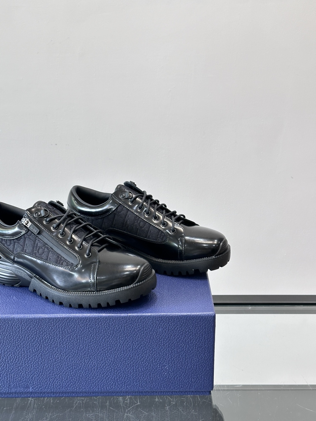 Dior Combat德比鞋迪奥Combat德比鞋，黑色小牛皮+Dior Oblique刺绣，辨识度超高