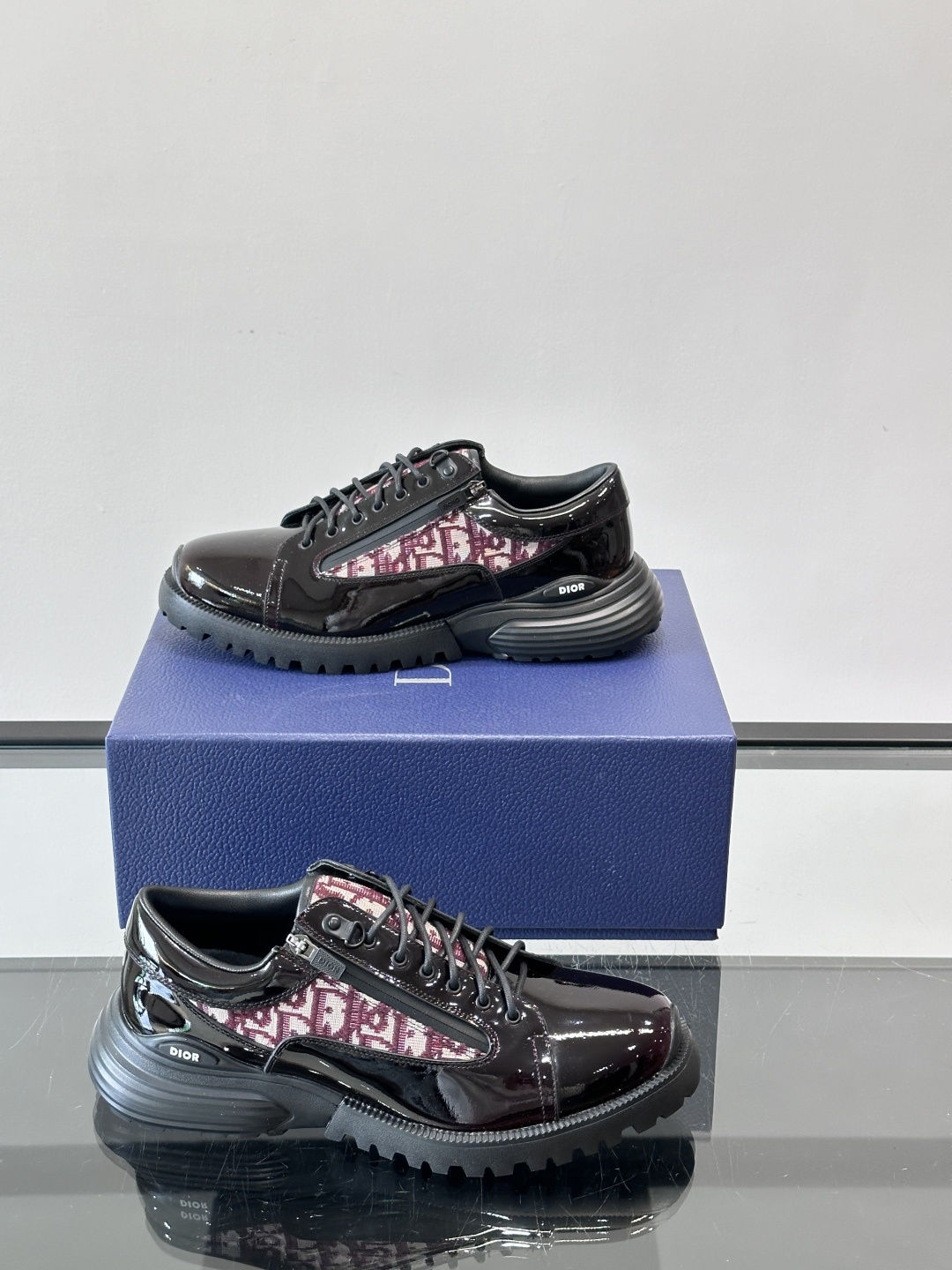 Dior Combat德比鞋迪奥Combat德比鞋，黑色小牛皮+Dior Oblique刺绣，辨识度超高