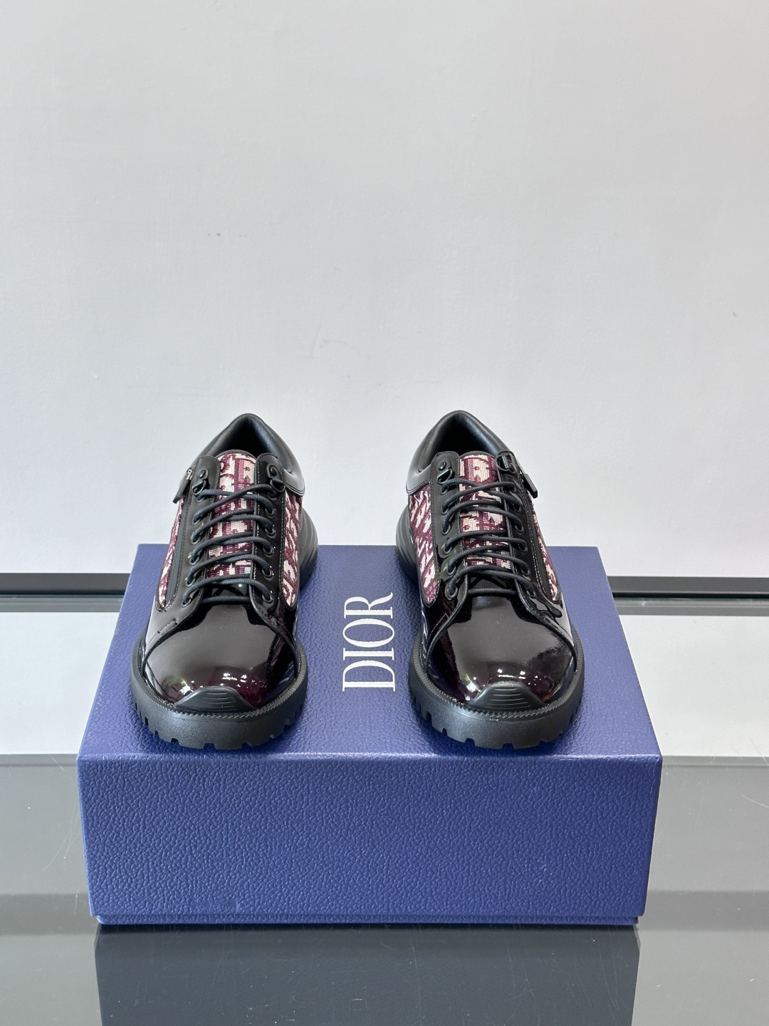 Dior Combat德比鞋迪奥Combat德比鞋，黑色小牛皮+Dior Oblique刺绣，辨识度超高