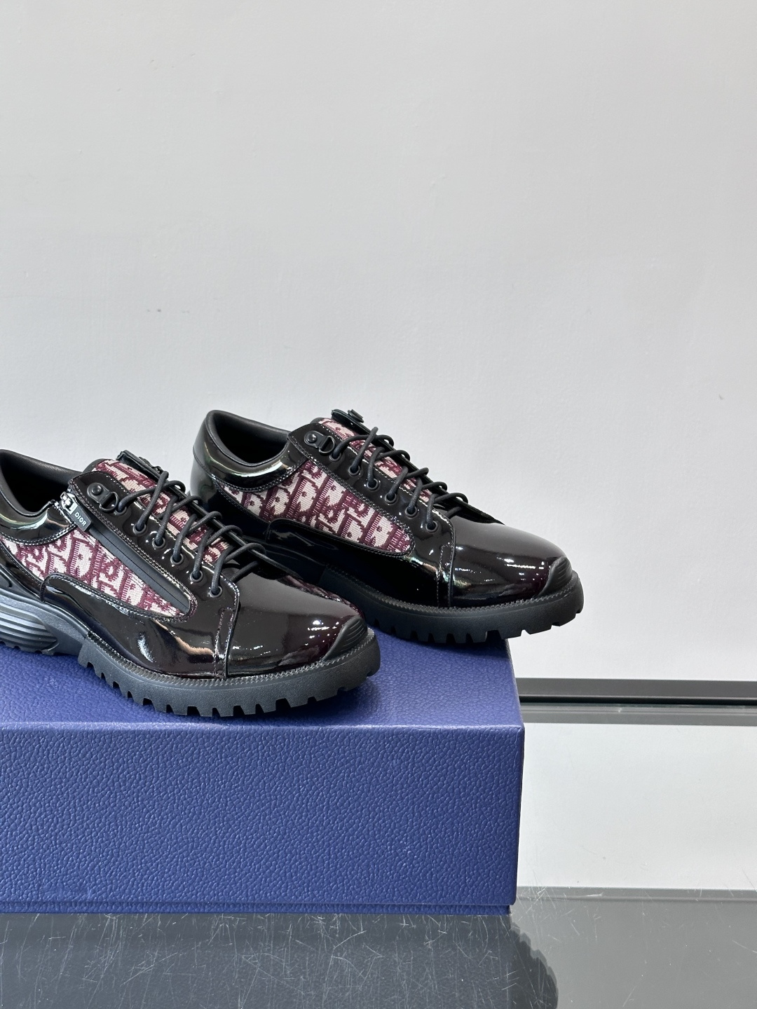 Dior Combat德比鞋迪奥Combat德比鞋，黑色小牛皮+Dior Oblique刺绣，辨识度超高