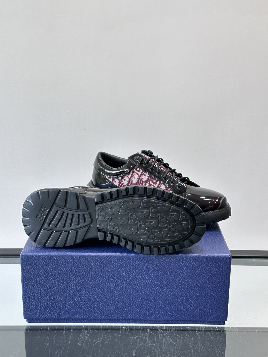 Dior Combat德比鞋迪奥Combat德比鞋，黑色小牛皮+Dior Oblique刺绣，辨识度超高