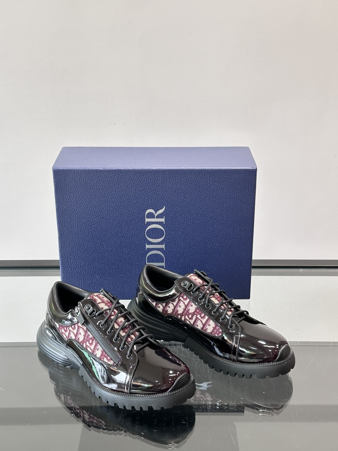 Dior Combat德比鞋迪奥Combat德比鞋，黑色小牛皮+Dior Oblique刺绣，辨识度超高