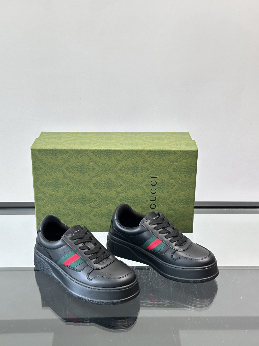 ◾️▫️Gucci情侣款👫厚底饼干鞋运动鞋，这款的舒适度真的很绝，超级轻便舒适百搭，👍必备单品，这款单品