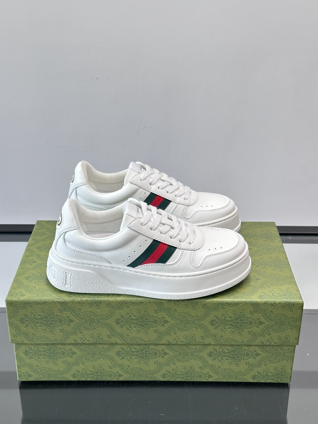 ◾️▫️Gucci情侣款👫厚底饼干鞋运动鞋，这款的舒适度真的很绝，超级轻便舒适百搭，👍必备单品，这款单品