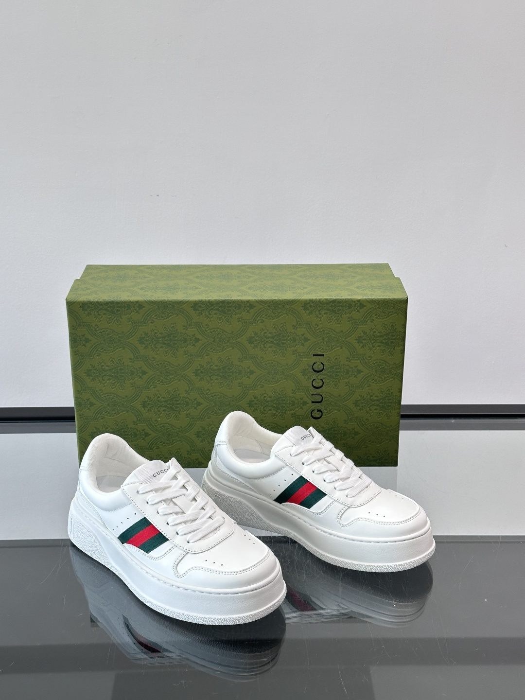 ◾️▫️Gucci情侣款👫厚底饼干鞋运动鞋，这款的舒适度真的很绝，超级轻便舒适百搭，👍必备单品，这款单品