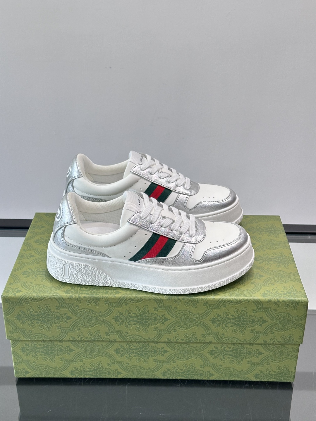 ◾️▫️Gucci情侣款👫厚底饼干鞋运动鞋，这款的舒适度真的很绝，超级轻便舒适百搭，👍必备单品，这款单品