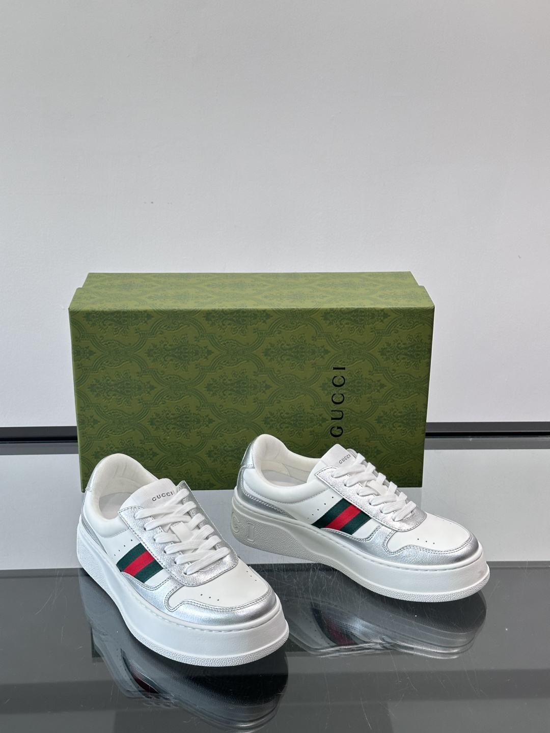 ◾️▫️Gucci情侣款👫厚底饼干鞋运动鞋，这款的舒适度真的很绝，超级轻便舒适百搭，👍必备单品，这款单品