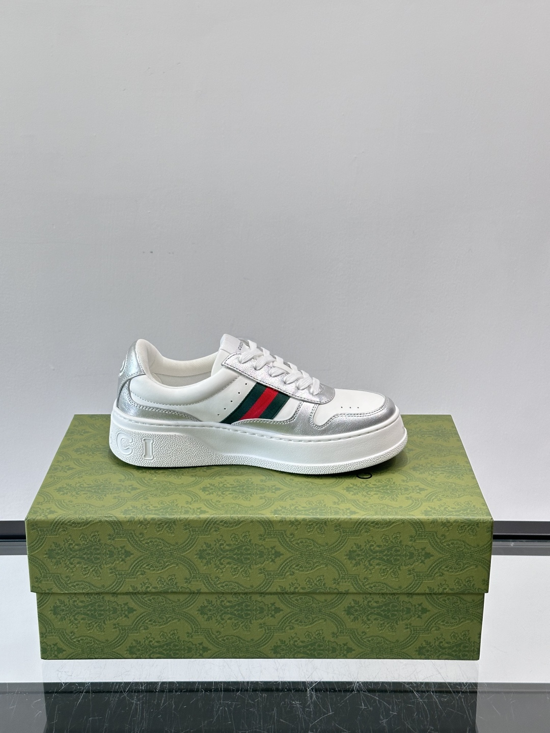 ◾️▫️Gucci情侣款👫厚底饼干鞋运动鞋，这款的舒适度真的很绝，超级轻便舒适百搭，👍必备单品，这款单品