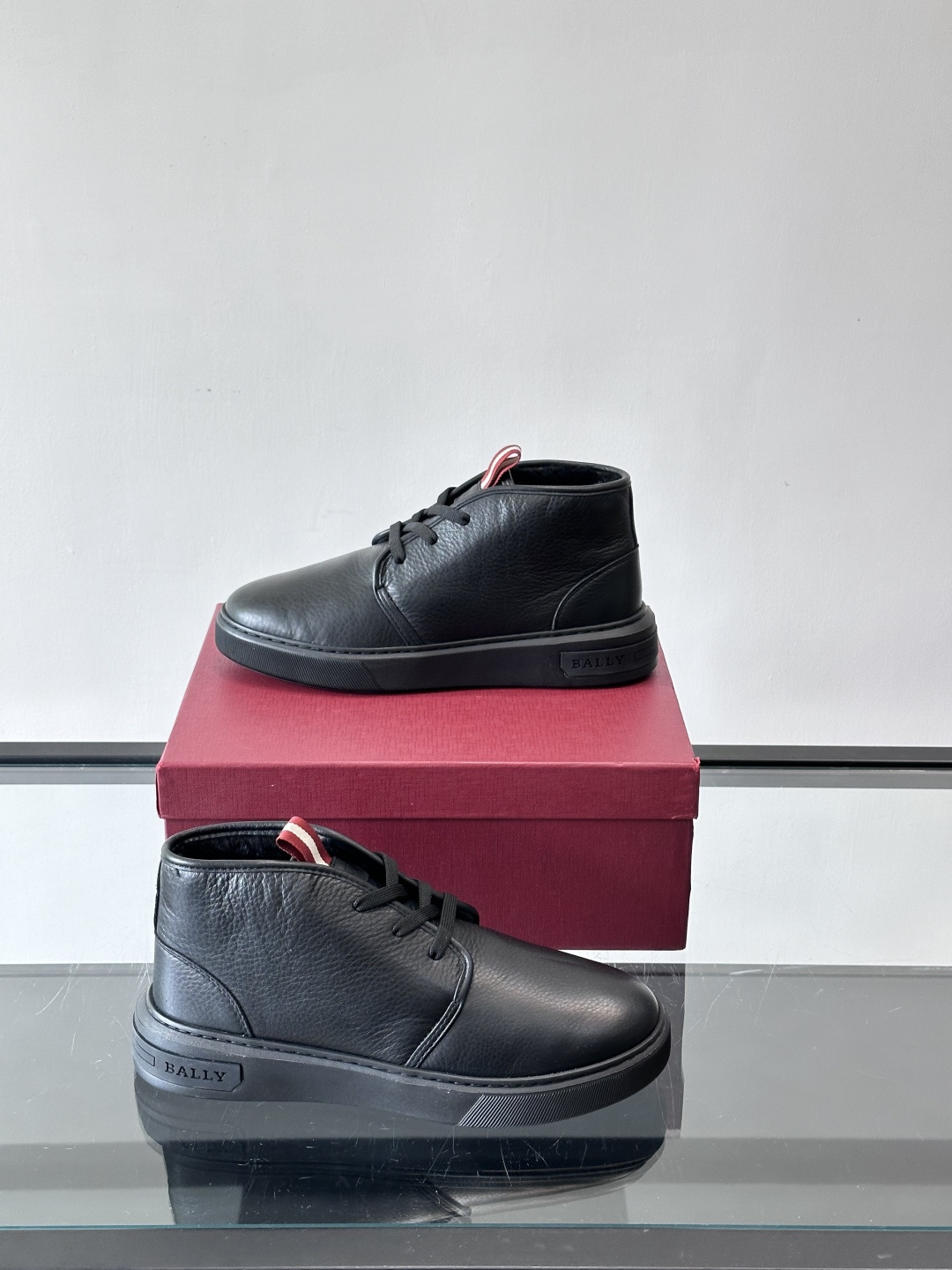 Bally黑色高邦皮鞋休闲鞋，选用柔软头层牛皮，荔枝纹理质感满分，耐磨又高级。EVA轻质橡胶+TPU防滑