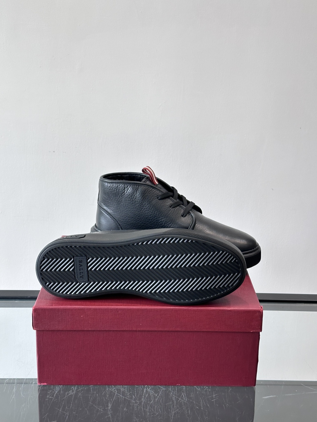 Bally黑色高邦皮鞋休闲鞋，选用柔软头层牛皮，荔枝纹理质感满分，耐磨又高级。EVA轻质橡胶+TPU防滑