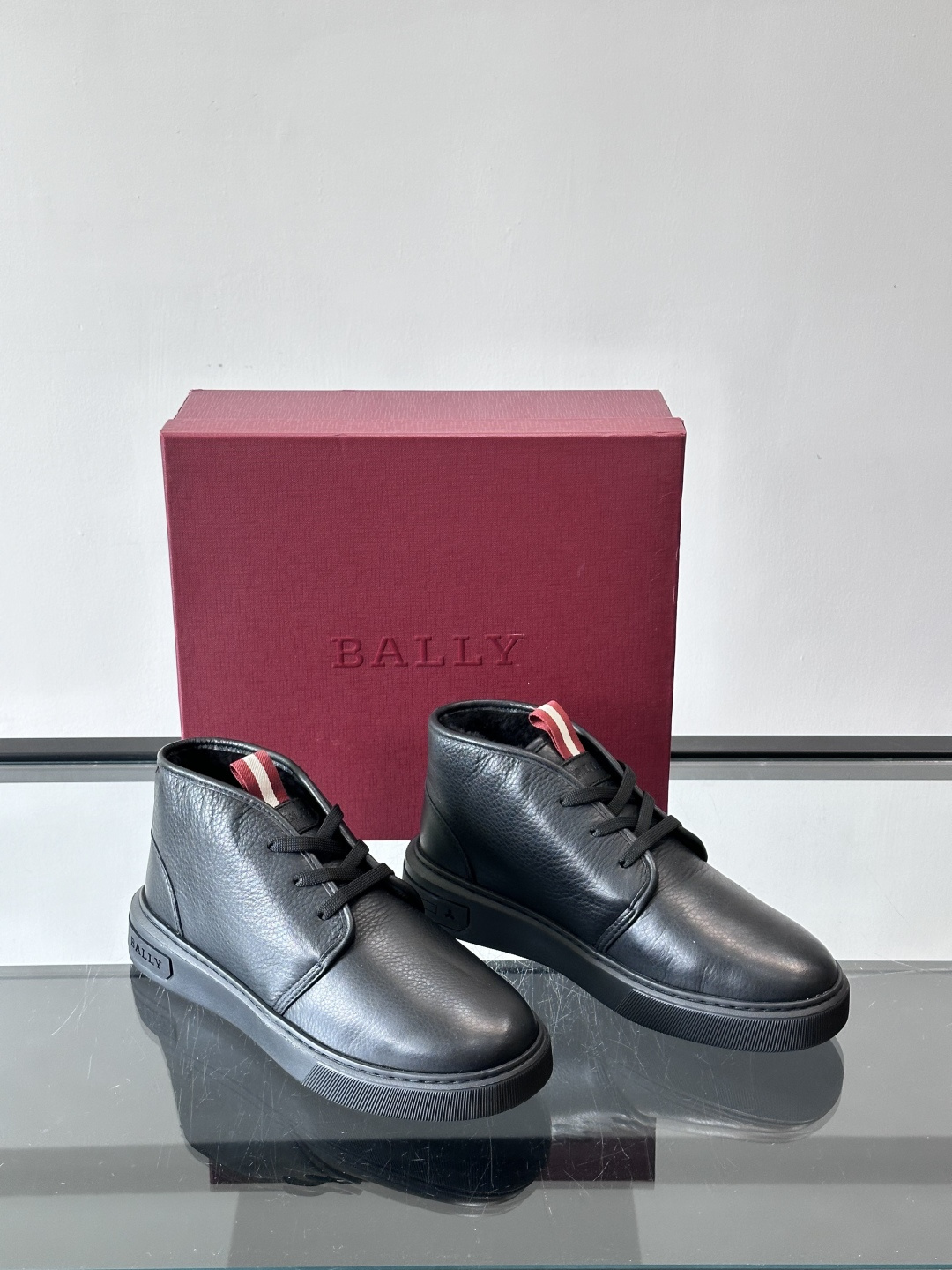 Bally黑色高邦皮鞋休闲鞋，选用柔软头层牛皮，荔枝纹理质感满分，耐磨又高级。EVA轻质橡胶+TPU防滑