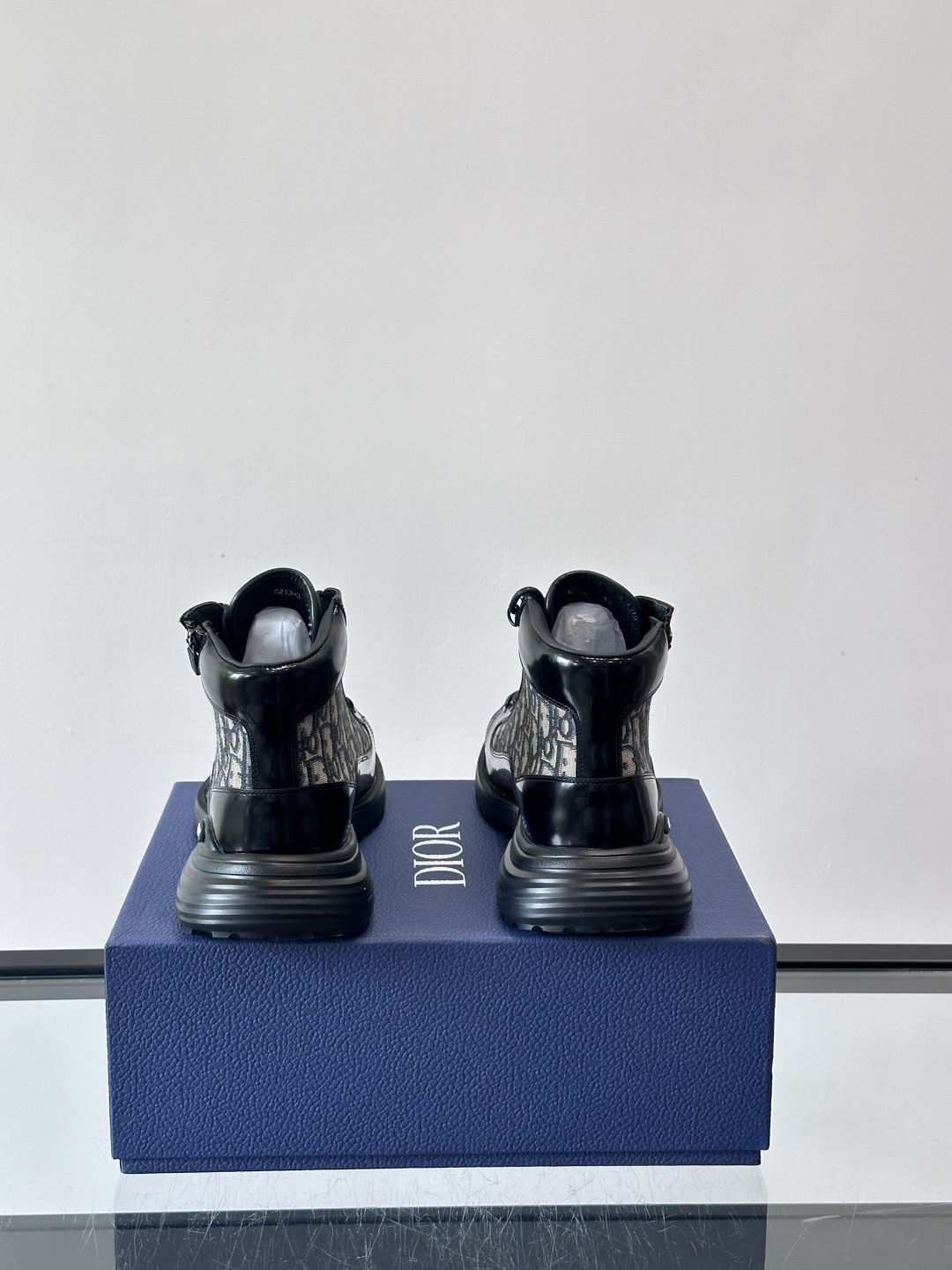 Dior Combat Oblique高帮运动鞋黑色亮面皮革+Oblique老花帆布拼接，低调奢华又超有