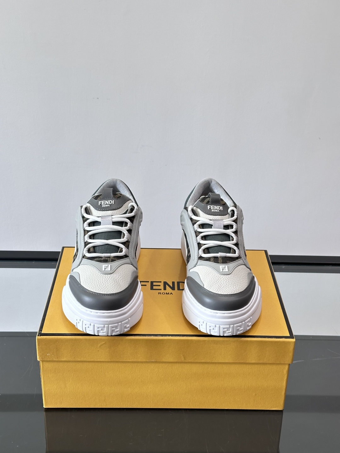 Fendi芬迪春夏最新走秀款运动鞋 25秀场出镜率最高的单品 原版购入开发 一比一复刻 设计师Kim J