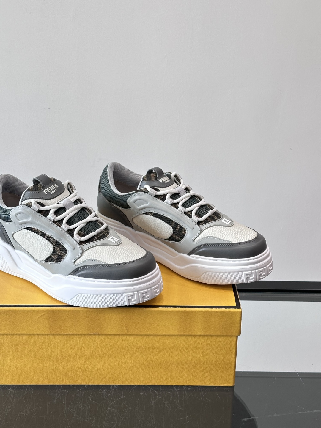 Fendi芬迪春夏最新走秀款运动鞋 25秀场出镜率最高的单品 原版购入开发 一比一复刻 设计师Kim J